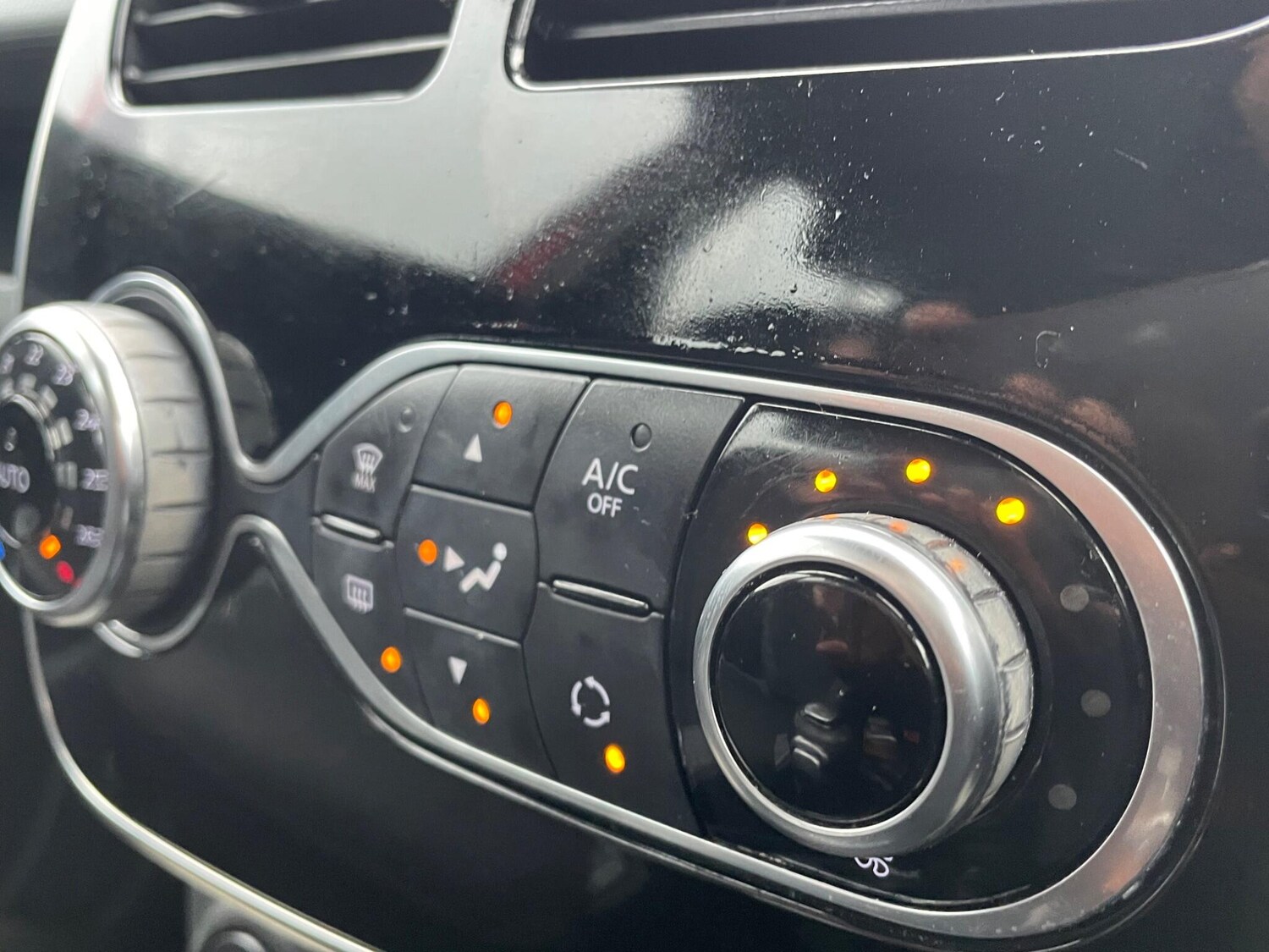 Used Renault Clio 2015 for sale - 77469167: Photo 33