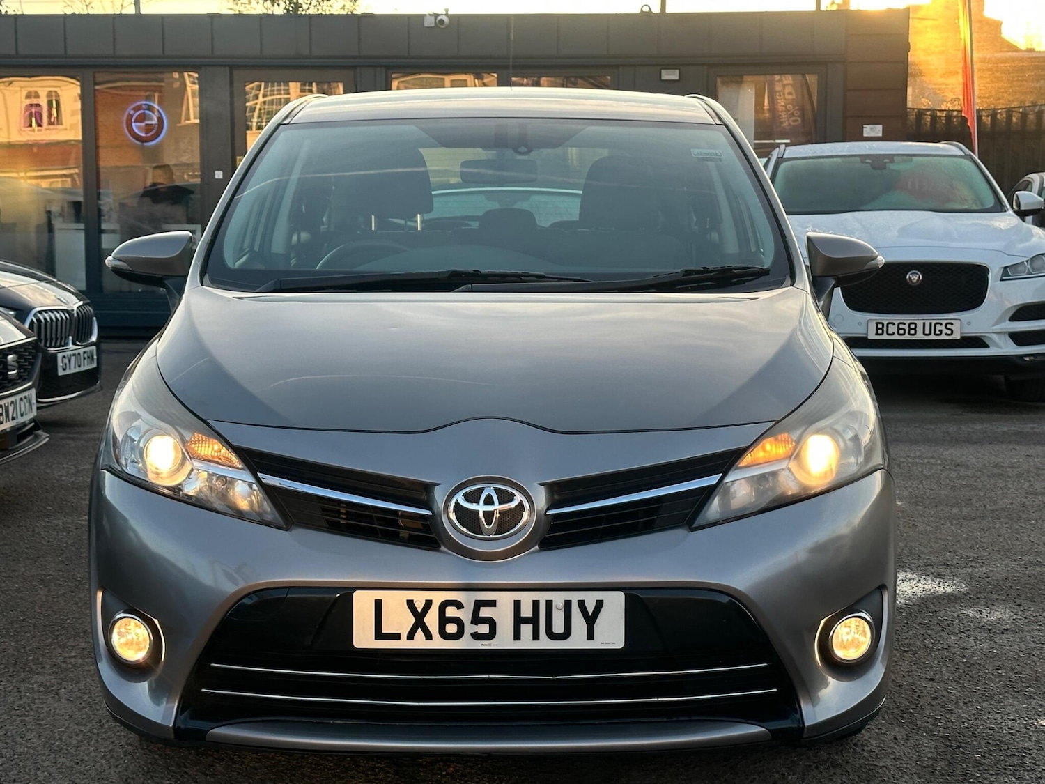 Used Toyota Verso 2015 for sale - 76803508: Photo 2