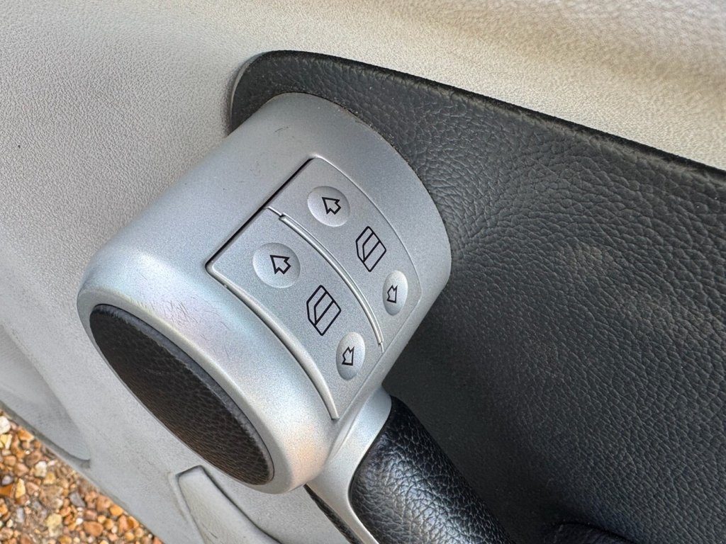 Used Mercedes-Benz SLK 2005 for sale - 76934567: Photo 14