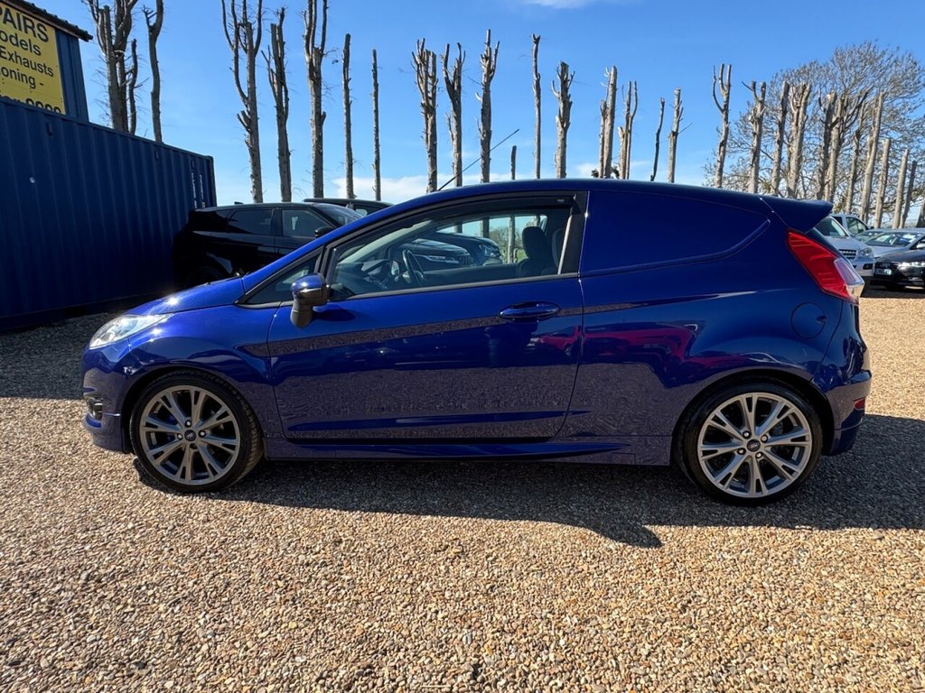 Used Ford Fiesta Van 2015 for sale - 78154187: Photo 8