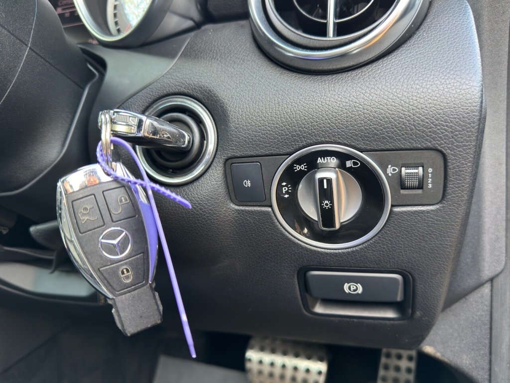 Used Mercedes-Benz SLK 2012 for sale - 76848177: Photo 17