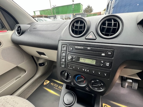 Used Ford Fiesta 2002 for sale - 76173182: Photo 23