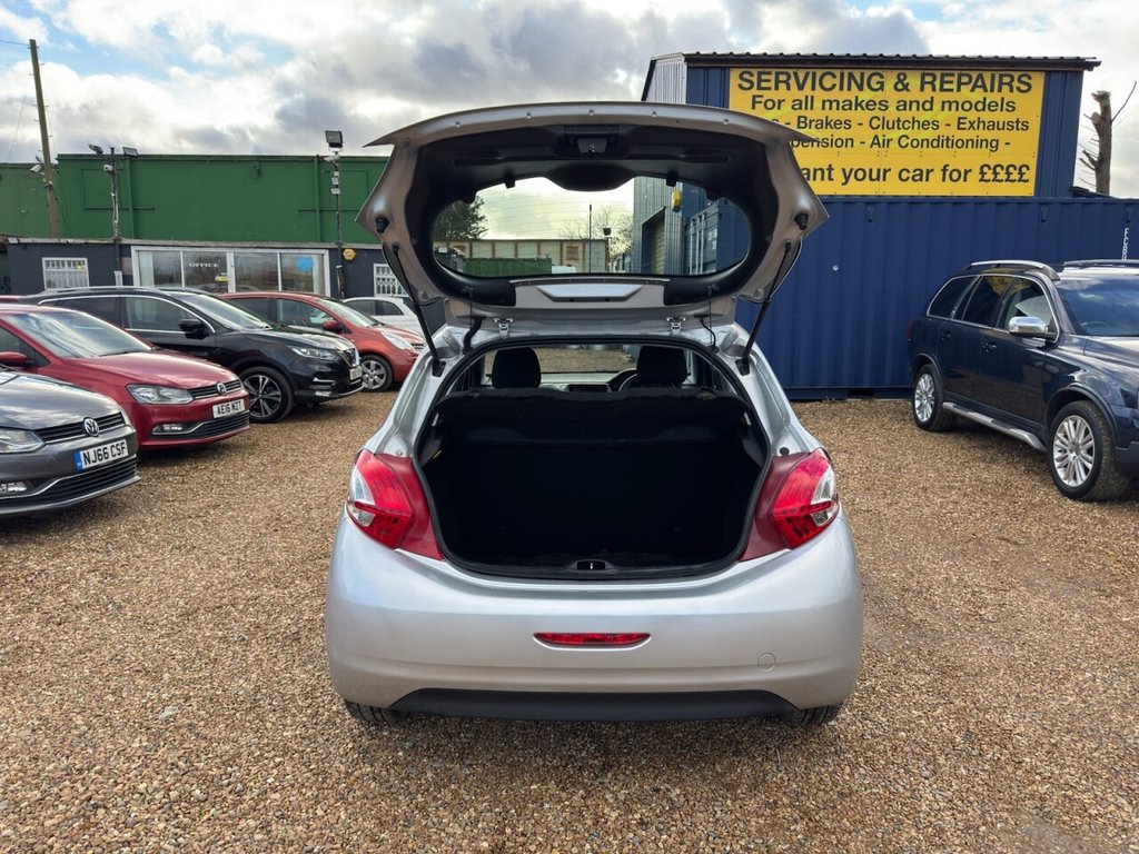 Used Peugeot 208 2012 for sale - 77520895: Photo 12