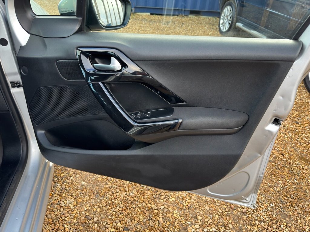 Used Peugeot 208 2012 for sale - 77520895: Photo 15