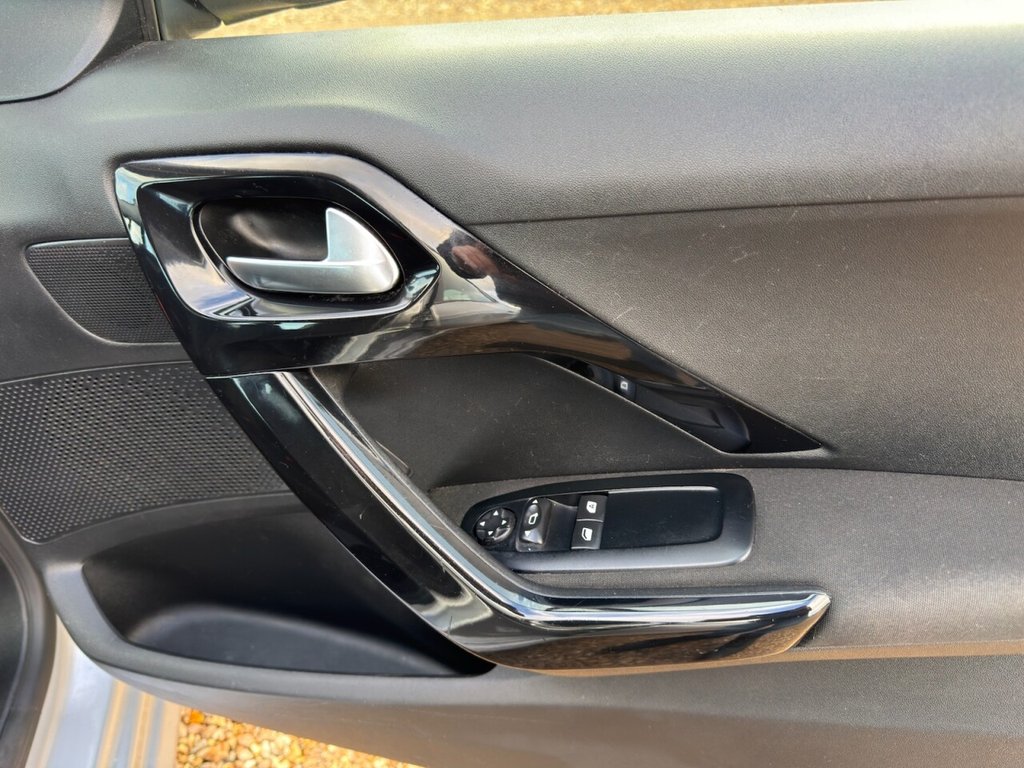 Used Peugeot 208 2012 for sale - 77520895: Photo 16