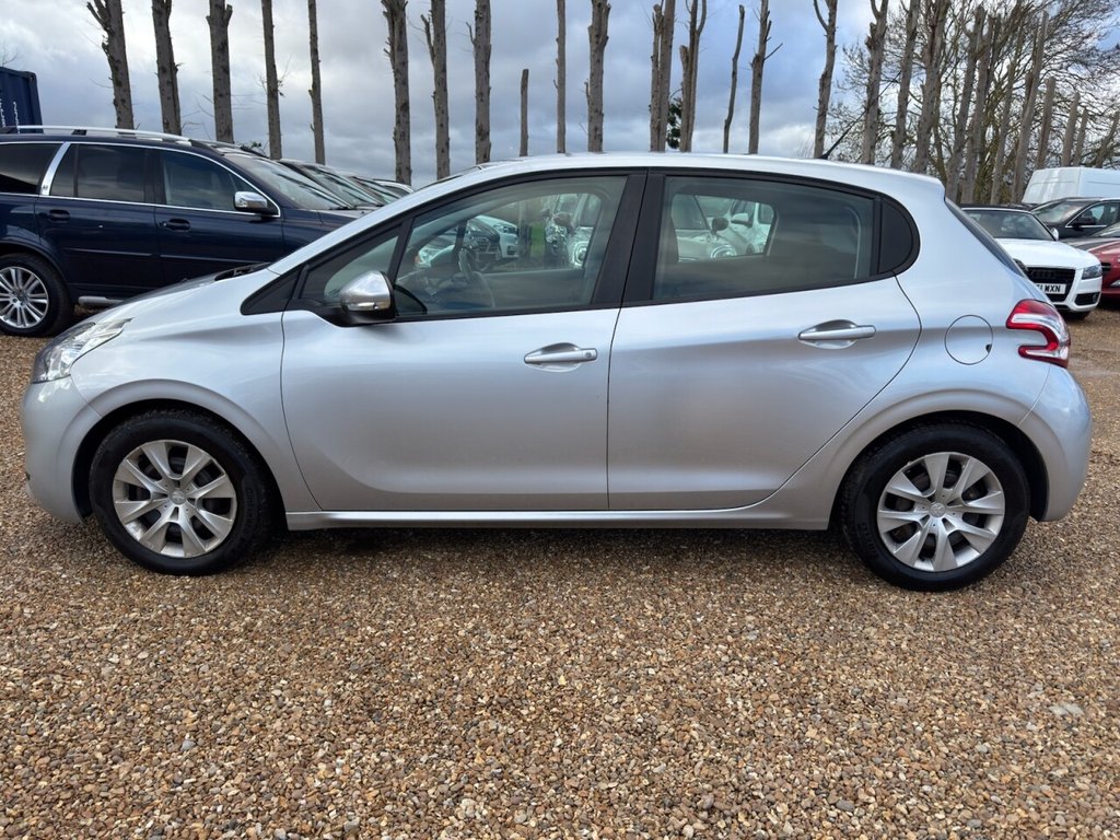 Used Peugeot 208 2012 for sale - 77520895: Photo 8