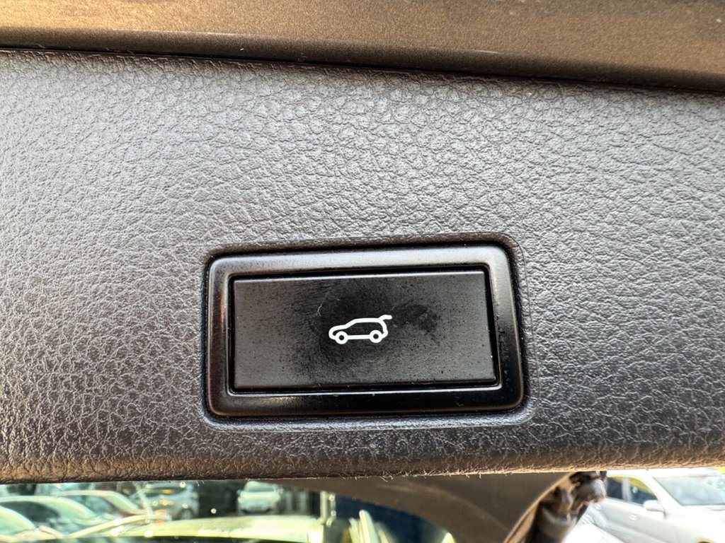 Used Volkswagen Touareg 2016 for sale - 76950514: Photo 14