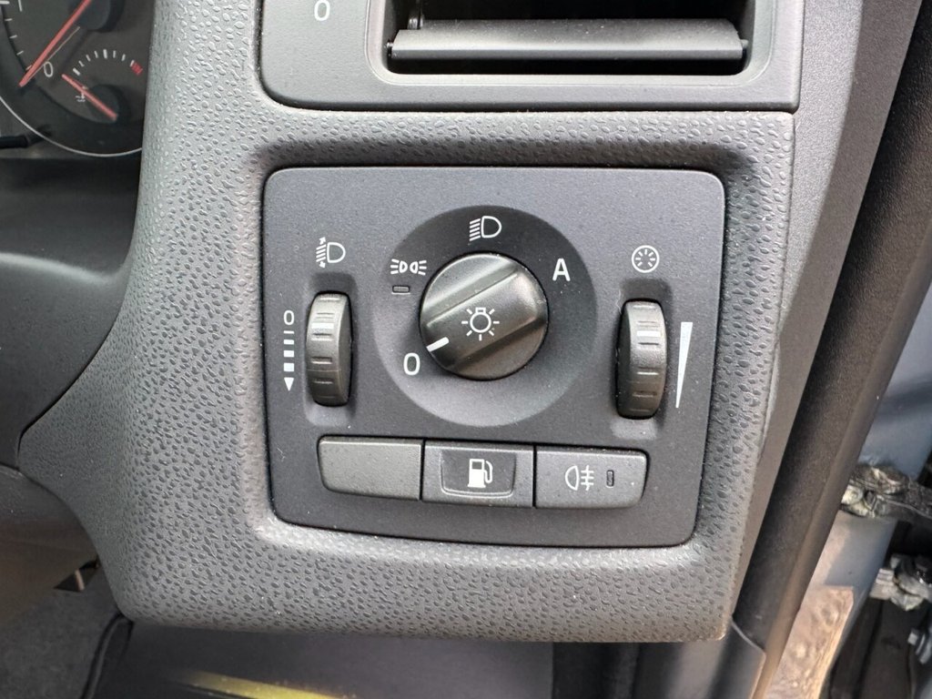 Used Volvo V50 2012 for sale - 76132490: Photo 15