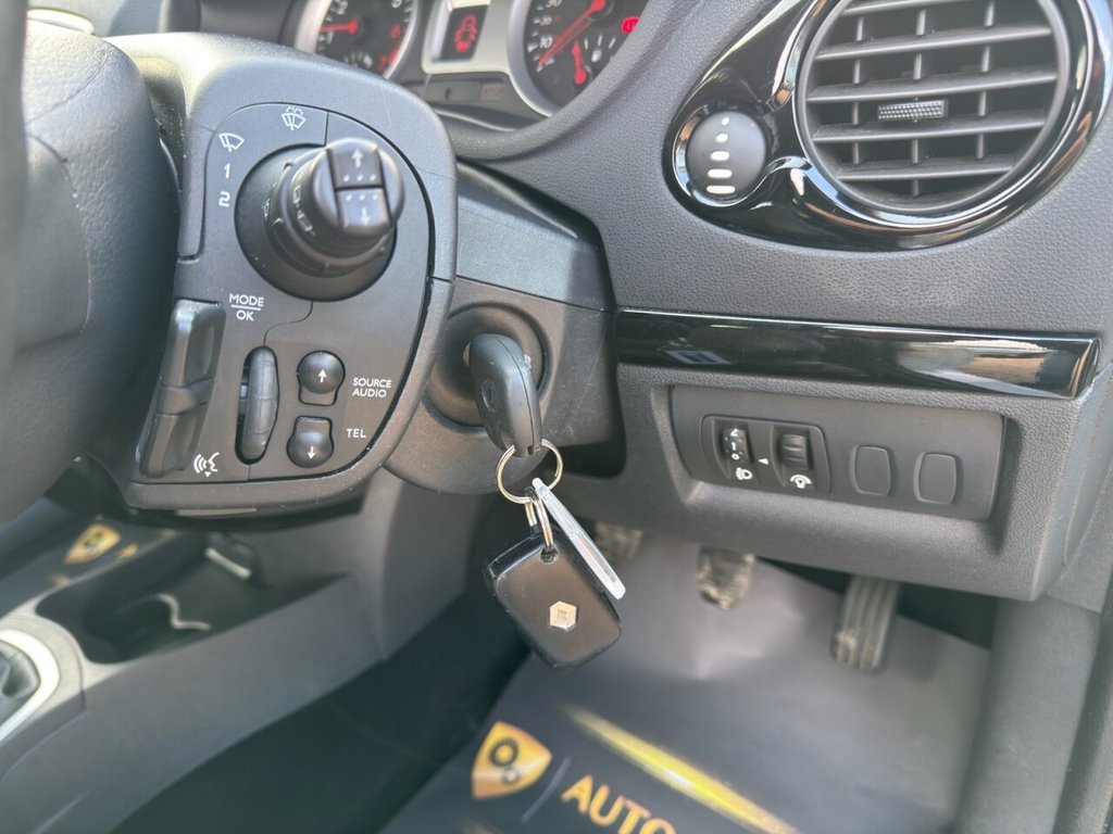 Used Renault Clio 2012 for sale - 76617505: Photo 14