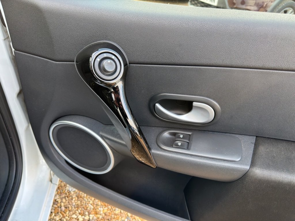 Used Renault Clio 2012 for sale - 76617505: Photo 15