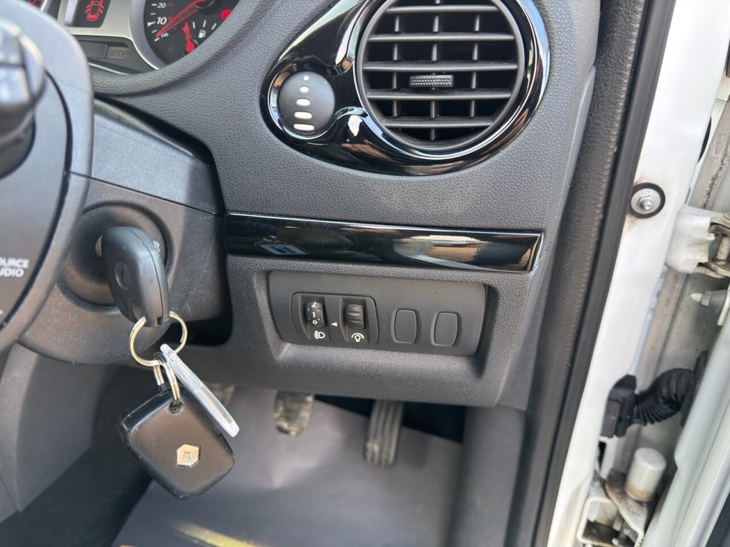 Used Renault Clio 2012 for sale - 76617505: Photo 16