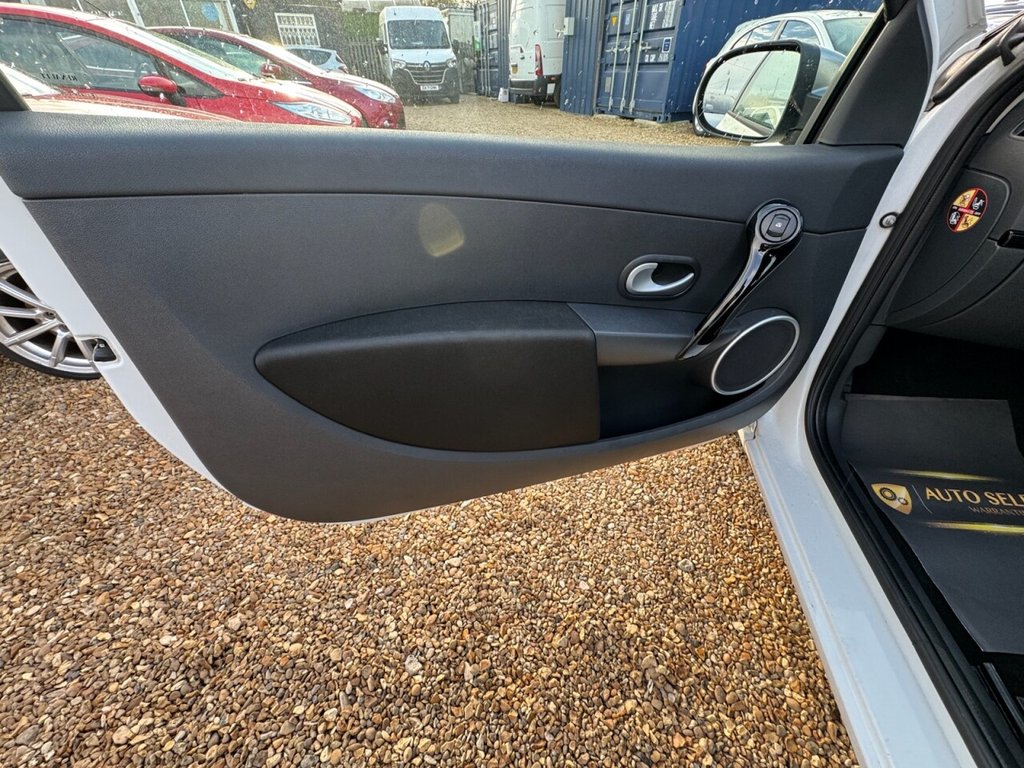 Used Renault Clio 2012 for sale - 76617505: Photo 30