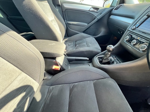 Used Volkswagen Golf 2010 for sale - 76010124: Photo 24