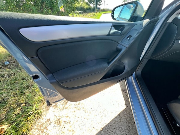 Used Volkswagen Golf 2010 for sale - 76010124: Photo 36