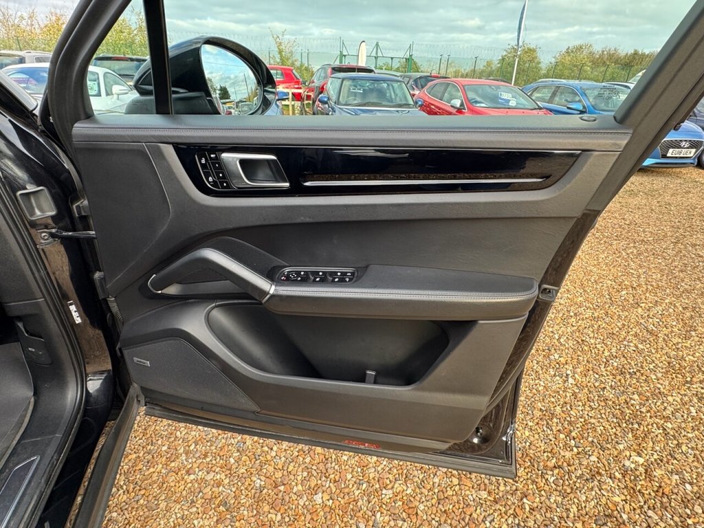 Used Porsche Cayenne 2020 for sale - 76080895: Photo 35