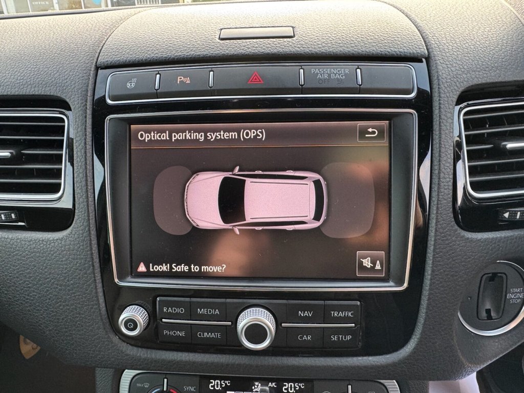 Used Volkswagen Touareg 2015 for sale - 77806694: Photo 32