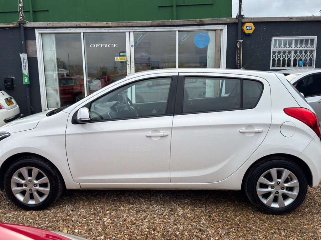 Used Hyundai i20 2013 for sale - 76632272: Photo 4