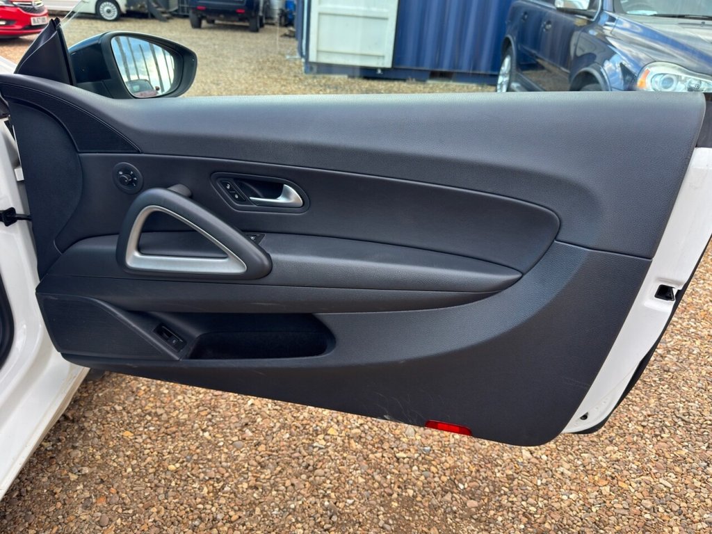 Used Volkswagen Scirocco 2011 for sale - 78043983: Photo 17