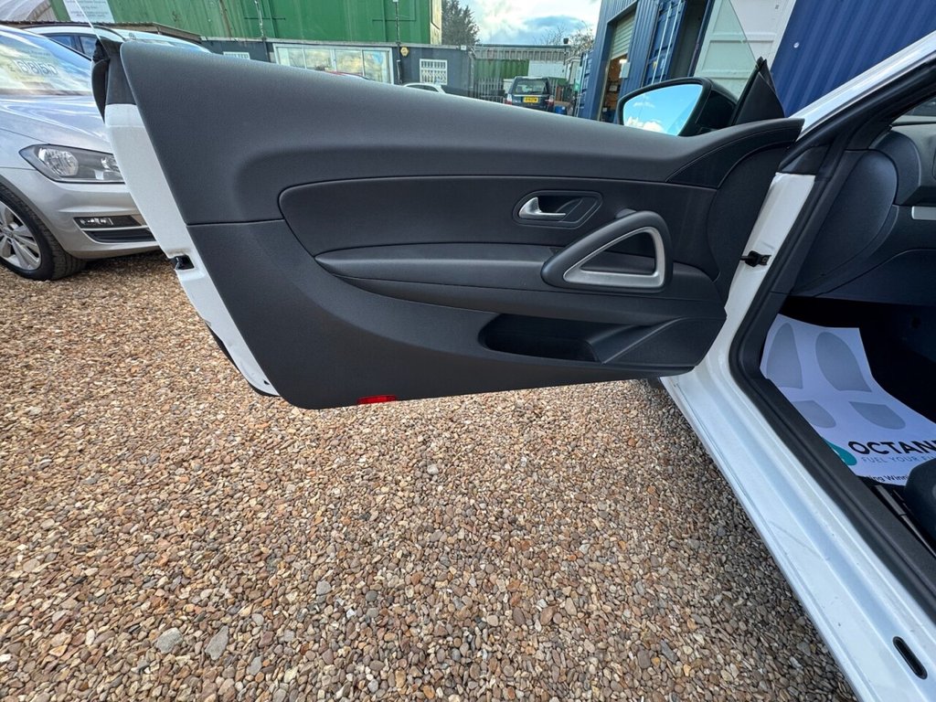 Used Volkswagen Scirocco 2011 for sale - 78043983: Photo 34