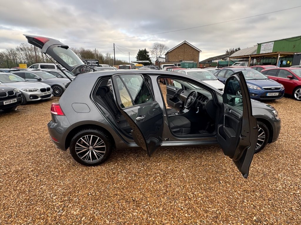 Used Volkswagen Golf 2018 for sale - 76559394: Photo 11