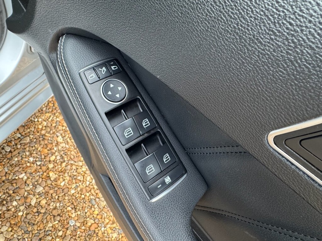 Used Mercedes-Benz E Class 2013 for sale - 76510209: Photo 17