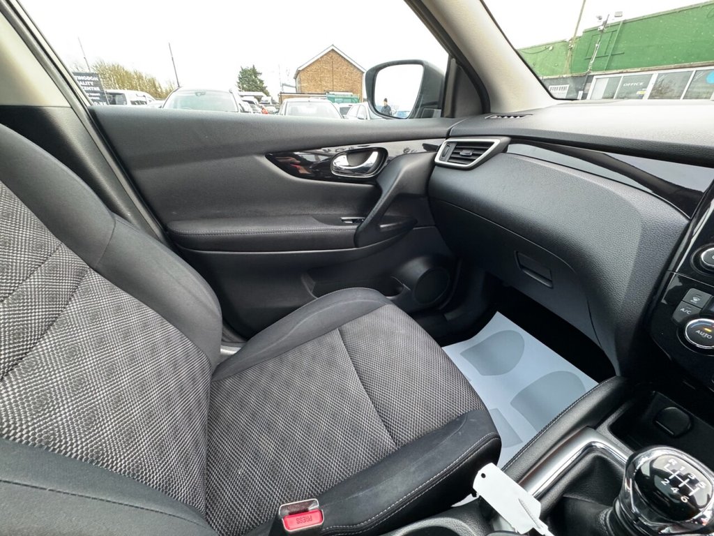 Used Nissan Qashqai 2015 for sale - 77200254: Photo 17