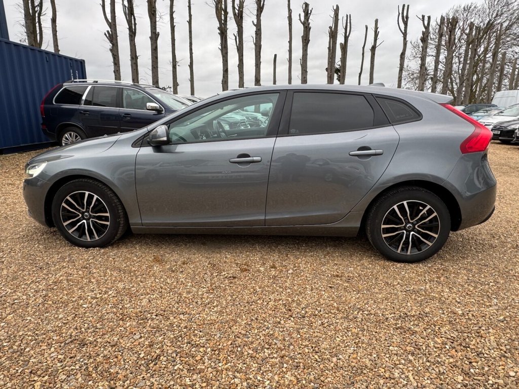 Used Volvo V40 2017 for sale - 77850091: Photo 11