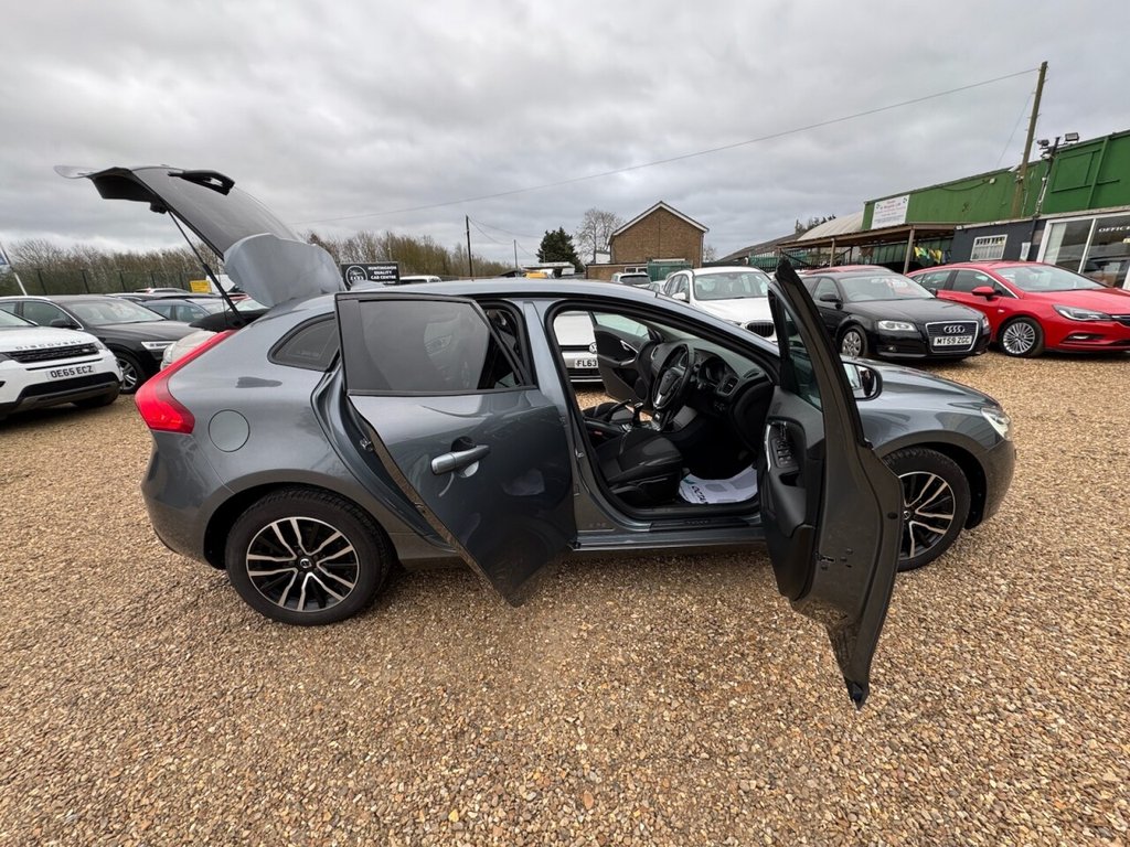 Used Volvo V40 2017 for sale - 77850091: Photo 14