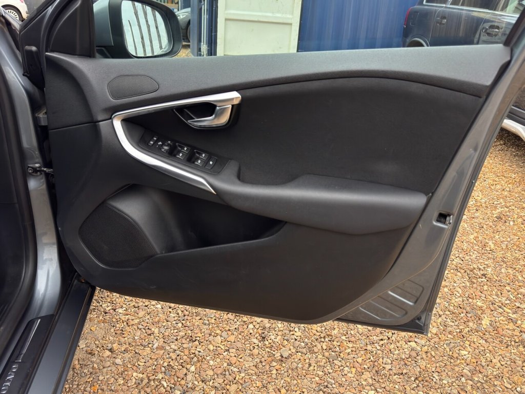 Used Volvo V40 2017 for sale - 77850091: Photo 15