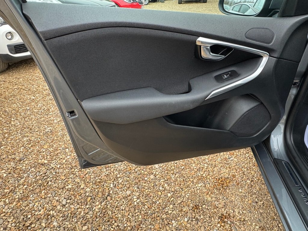 Used Volvo V40 2017 for sale - 77850091: Photo 42