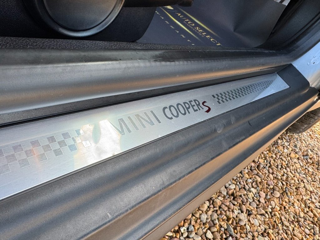 Used MINI Convertible 2010 for sale - 76841590: Photo 13