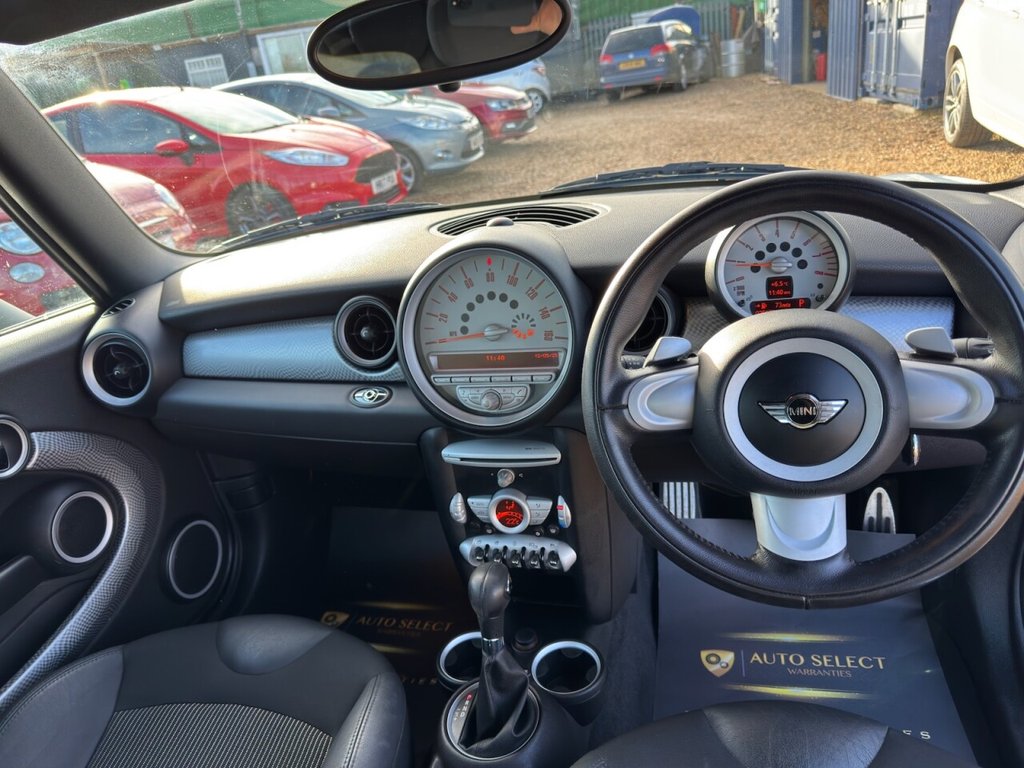 Used MINI Convertible 2010 for sale - 76841590: Photo 16