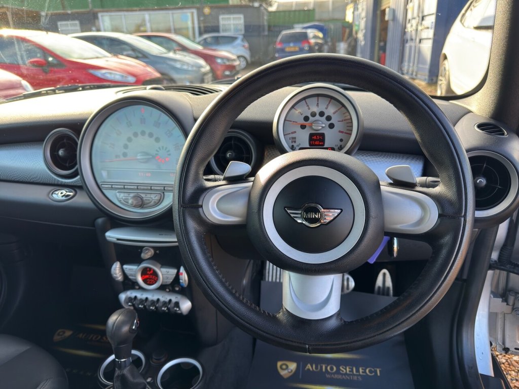 Used MINI Convertible 2010 for sale - 76841590: Photo 17