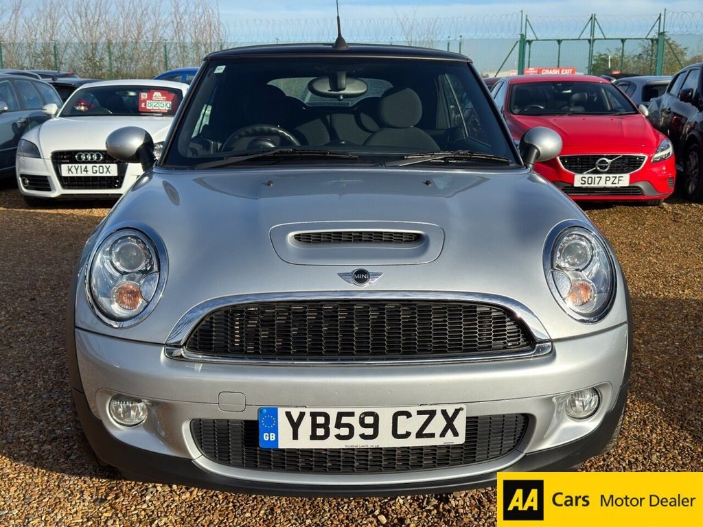 Used MINI Convertible 2010 for sale - 76841590: Photo 2