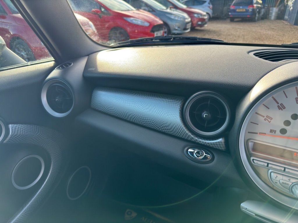 Used MINI Convertible 2010 for sale - 76841590: Photo 25