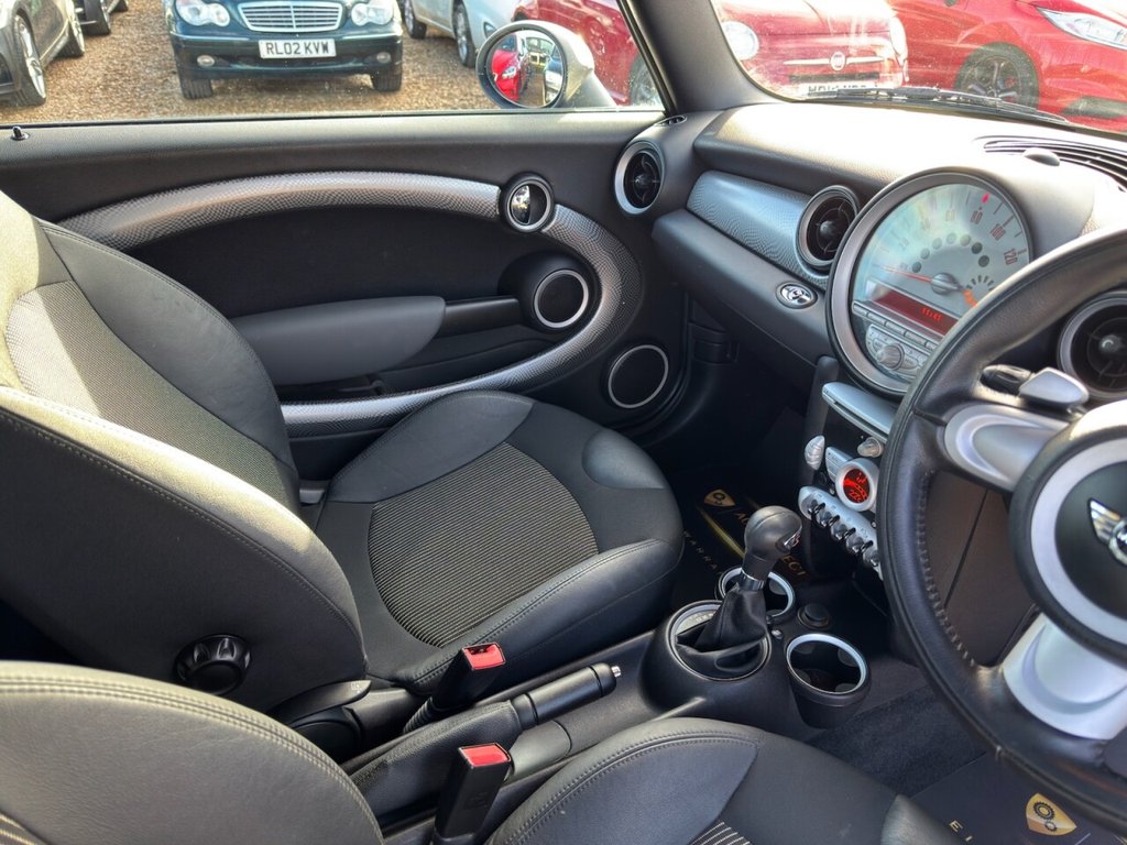Used MINI Convertible 2010 for sale - 76841590: Photo 26