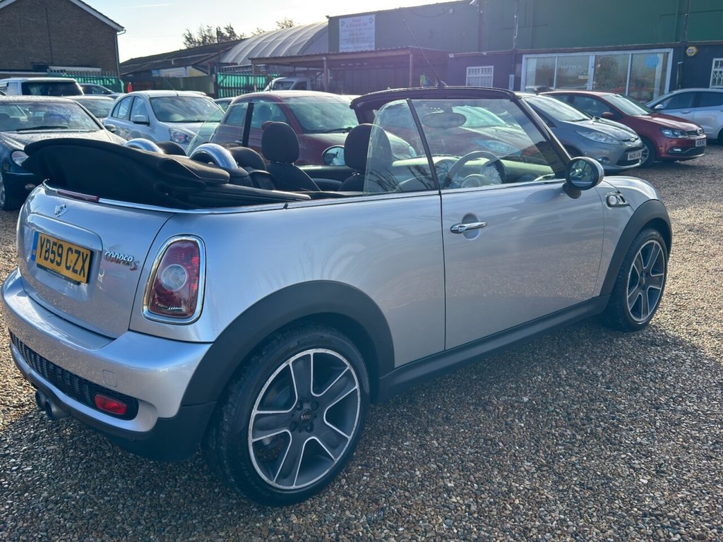Used MINI Convertible 2010 for sale - 76841590: Photo 32
