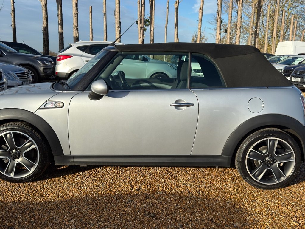Used MINI Convertible 2010 for sale - 76841590: Photo 6