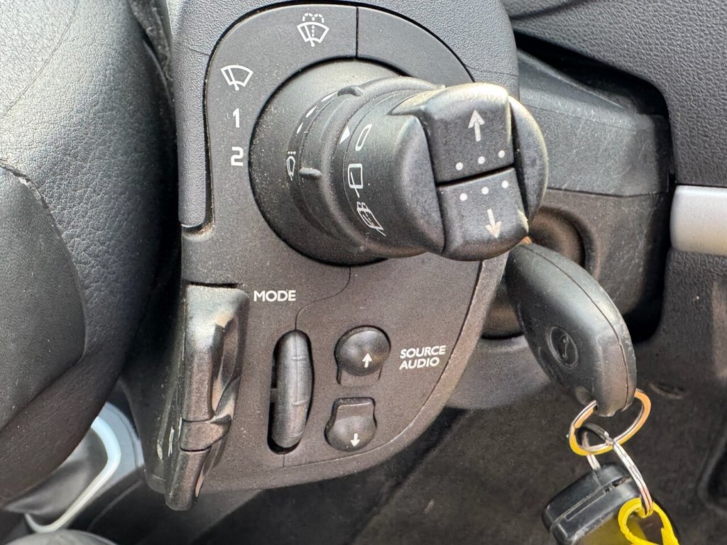 Used Renault Clio 2011 for sale - 77457558: Photo 17