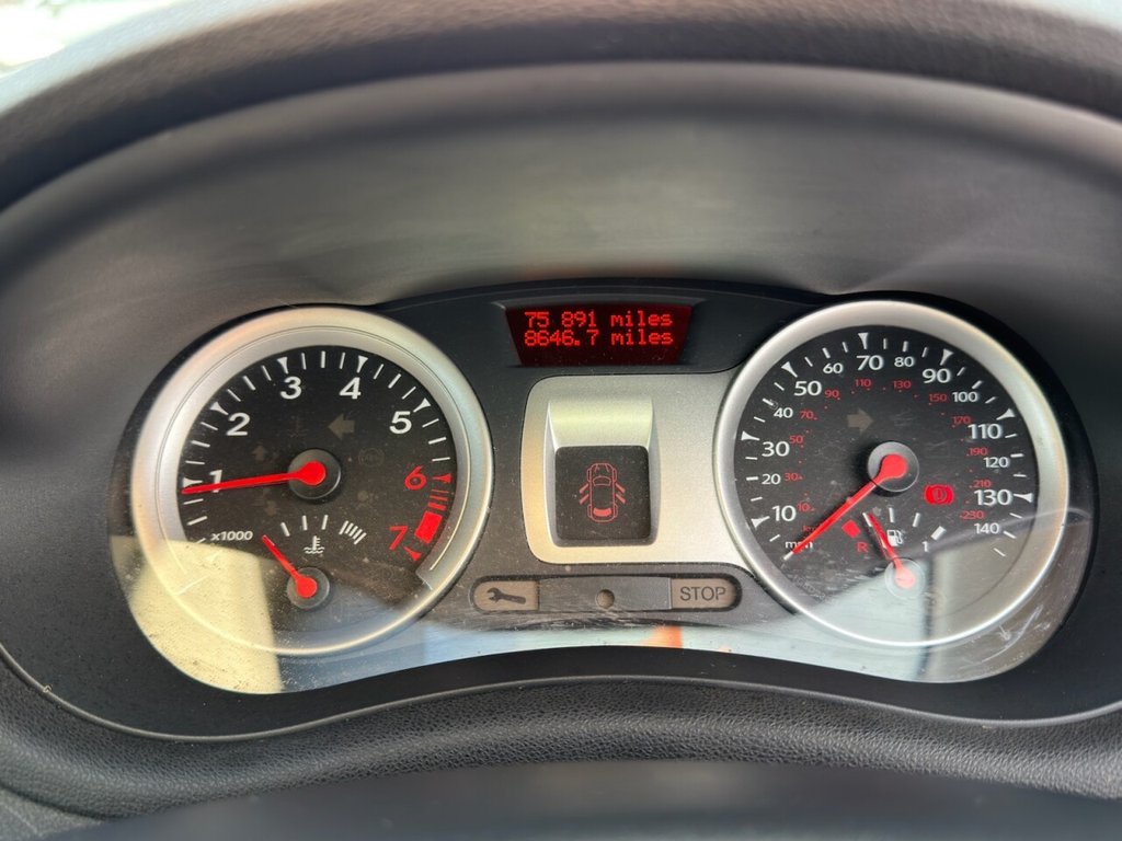 Used Renault Clio 2011 for sale - 77457558: Photo 18