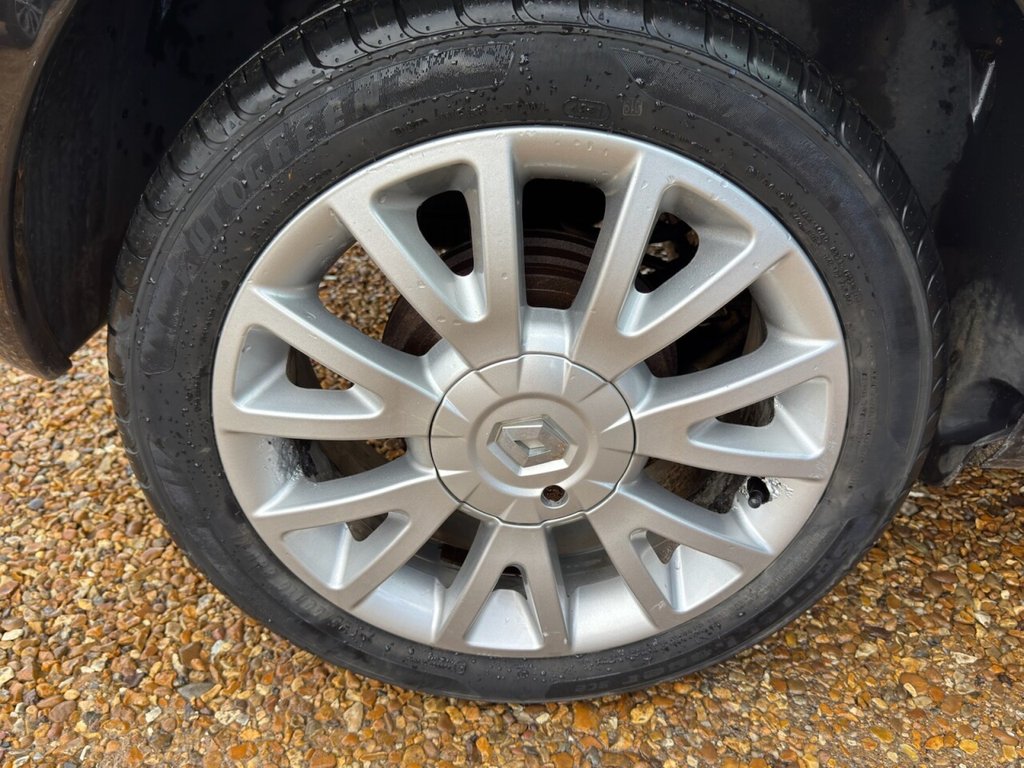 Used Renault Clio 2011 for sale - 77457558: Photo 31