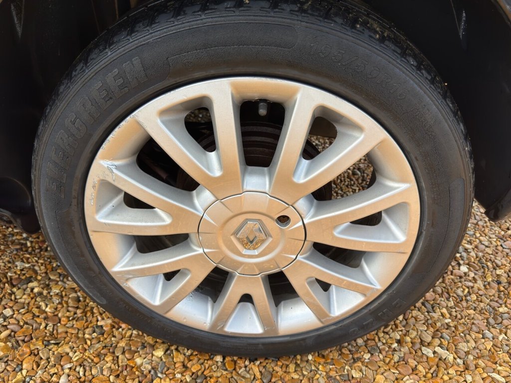 Used Renault Clio 2011 for sale - 77457558: Photo 32