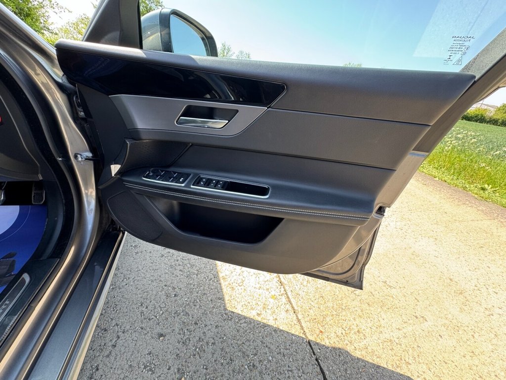 Used Jaguar XF 2016 for sale - 76546381: Photo 13