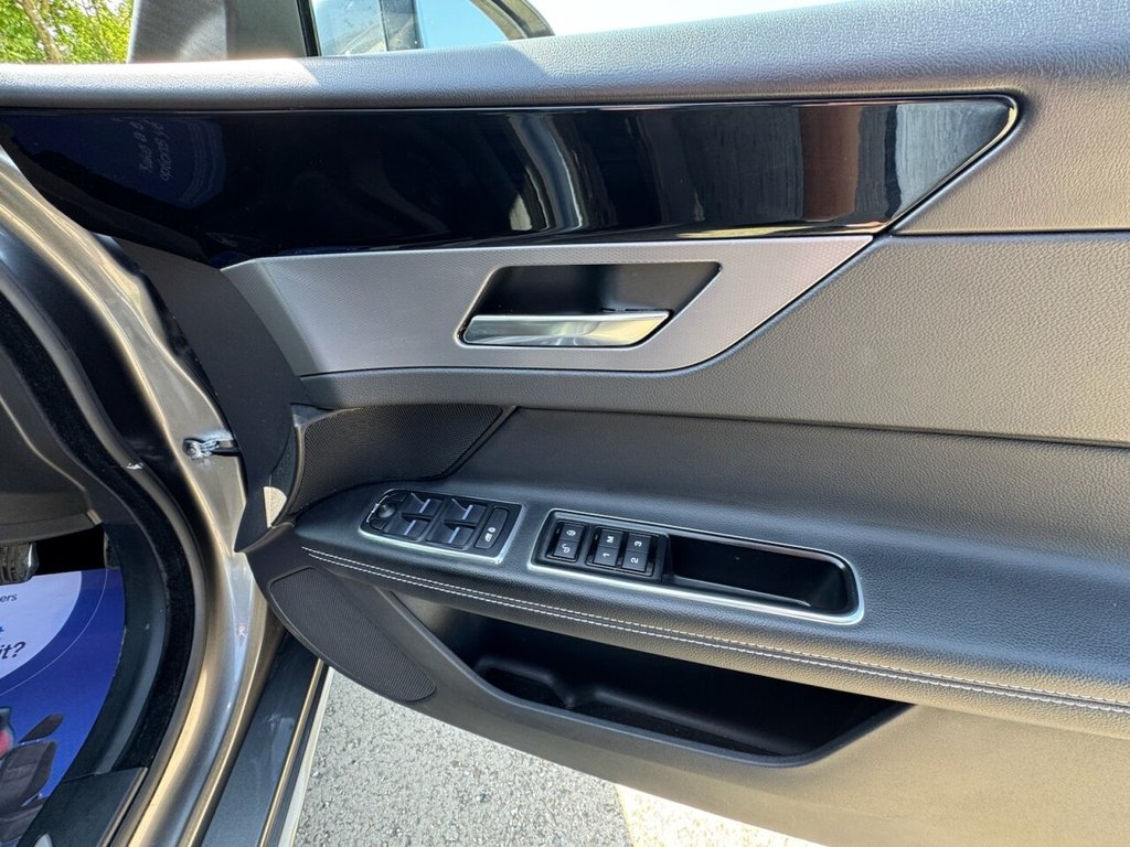 Used Jaguar XF 2016 for sale - 76546381: Photo 17