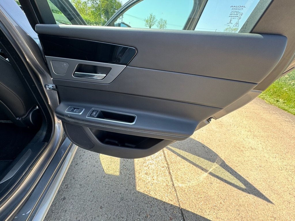 Used Jaguar XF 2016 for sale - 76546381: Photo 29