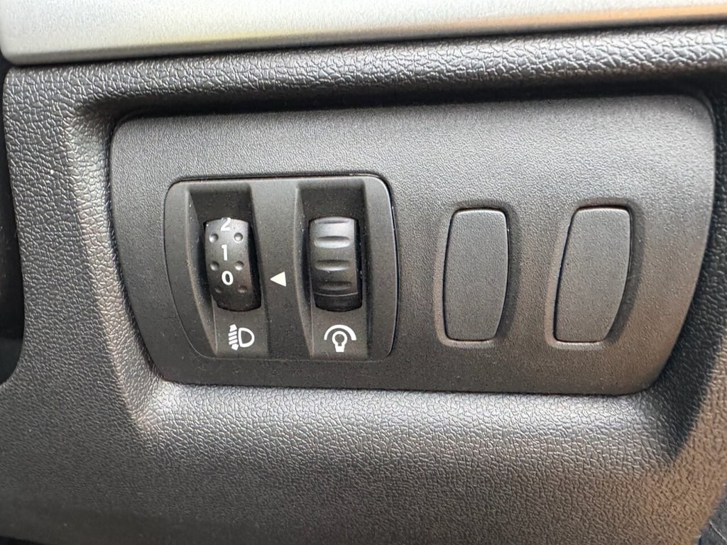 Used Renault Clio 2011 for sale - 78219259: Photo 16