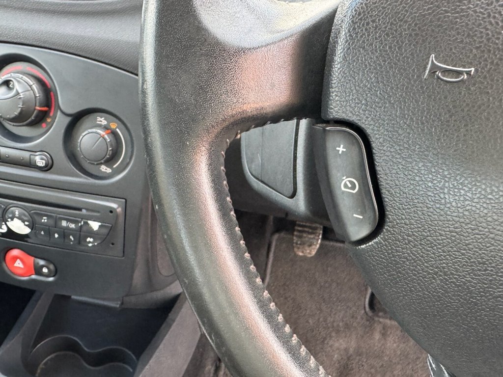 Used Renault Clio 2011 for sale - 78219259: Photo 24