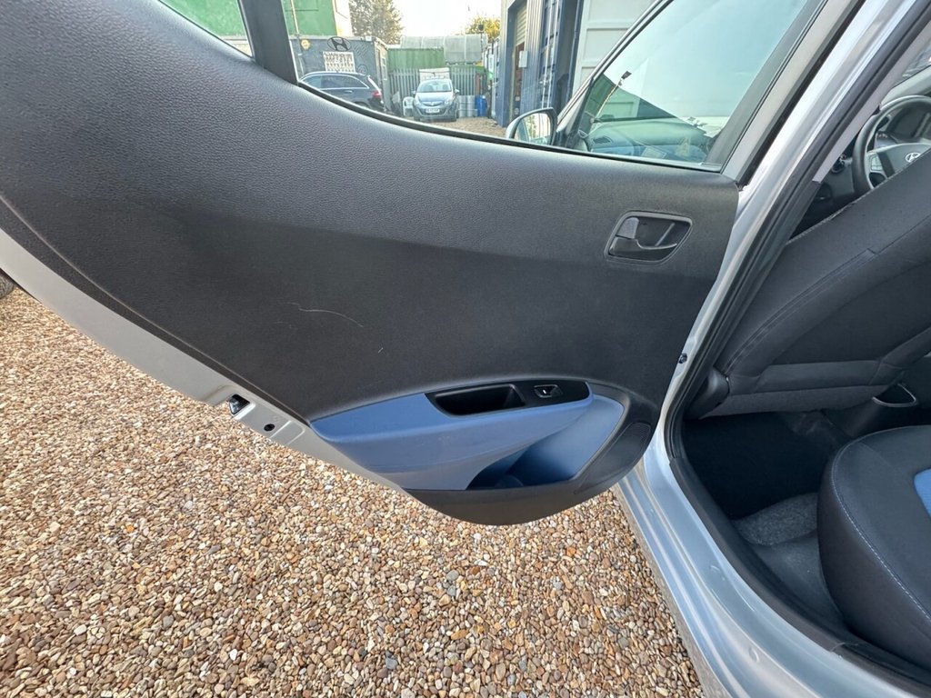 Used Hyundai i10 2014 for sale - 76119126: Photo 37