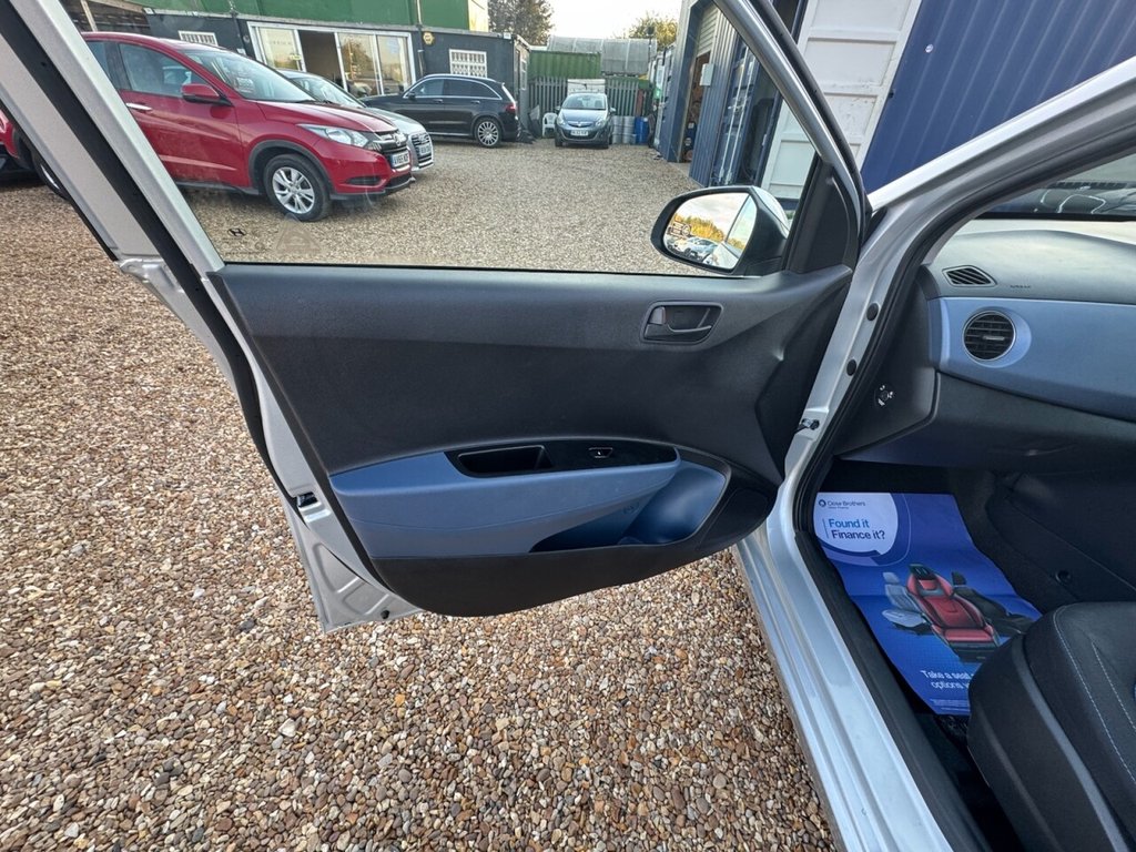 Used Hyundai i10 2014 for sale - 76119126: Photo 40