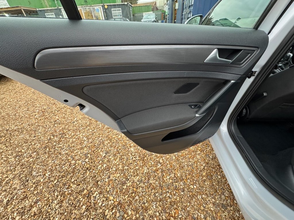 Used Volkswagen Golf 2018 for sale - 76202938: Photo 34